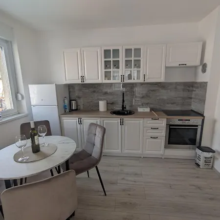 Isak Apartment *